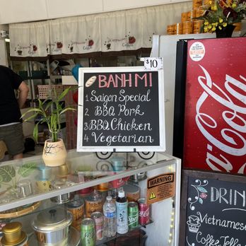 Bella Banh Mi Cafe - Interior - Sandwiches Near Me - Honolulu, Hawaii