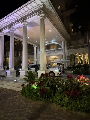Moana Surfrider, A Westin Resort & Spa, Waikiki Beach by null