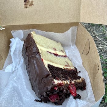 Happy Zoe Vegan Bakery - Chocolate raspberry cake - Vegan Near Me - Brooklyn, New York