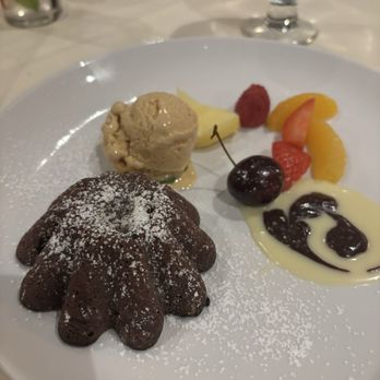 Lemon Grass - Warm chocolate cake, a classic - Thai Near Me - Syracuse, New York Lemon Grass - Warm chocolate cake, a classic - Thai Near Me - Syracuse, New York