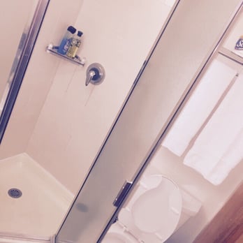 Numero Uno Beach House - Here's the shower an toilet - Guest Houses Near Me - San Juan, Puerto Rico Numero Uno Beach House - Here's the shower an toilet - Guest Houses Near Me - San Juan, Puerto Rico