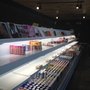 Comida, bebidas y revistas para llevar