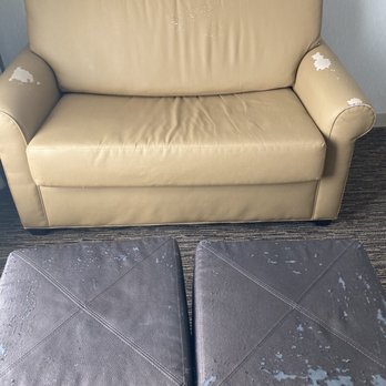 DoubleTree by Hilton Hotel Vancouver, Washington - Raggedy sofa and ottoman in the second room. - Hotels Near Me - Vancouver, Washington DoubleTree by Hilton Hotel Vancouver, Washington - Raggedy sofa and ottoman in the second room. - Hotels Near Me - Vancouver, Washington