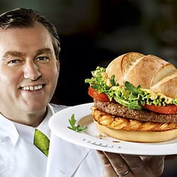 McDonald's - Toni's Surf & Turf - Feinstes österreichisches Rindfleisch und knusprig gegrillte Shrimps, verfeinert mit saftigen Tomaten und
