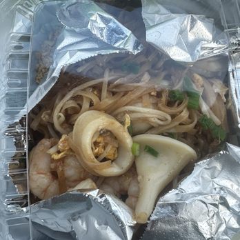 Thai Kitchen - Seafood Pad Thai - Thai Near Me - Union City, California