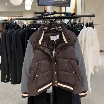 Neiman Marcus - Shoe Stores Near Me - Northbrook, Illinois