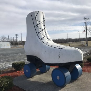 Giant Roller Skate - Old girl is starting to show her age - Skate Shops Near Me - Bealeton, Virginia Giant Roller Skate - Old girl is starting to show her age - Skate Shops Near Me - Bealeton, Virginia