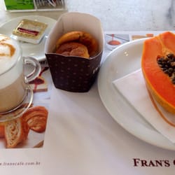 Fran's Café - Mini broa de milho,mamão e machiato