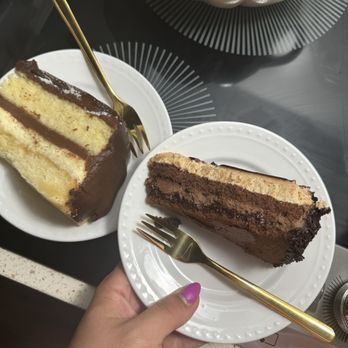 Bella's How Sweet It Is - Boston Cream Pie Cake and Chocolate Temptation - Desserts Near Me - Sherman Oaks, California