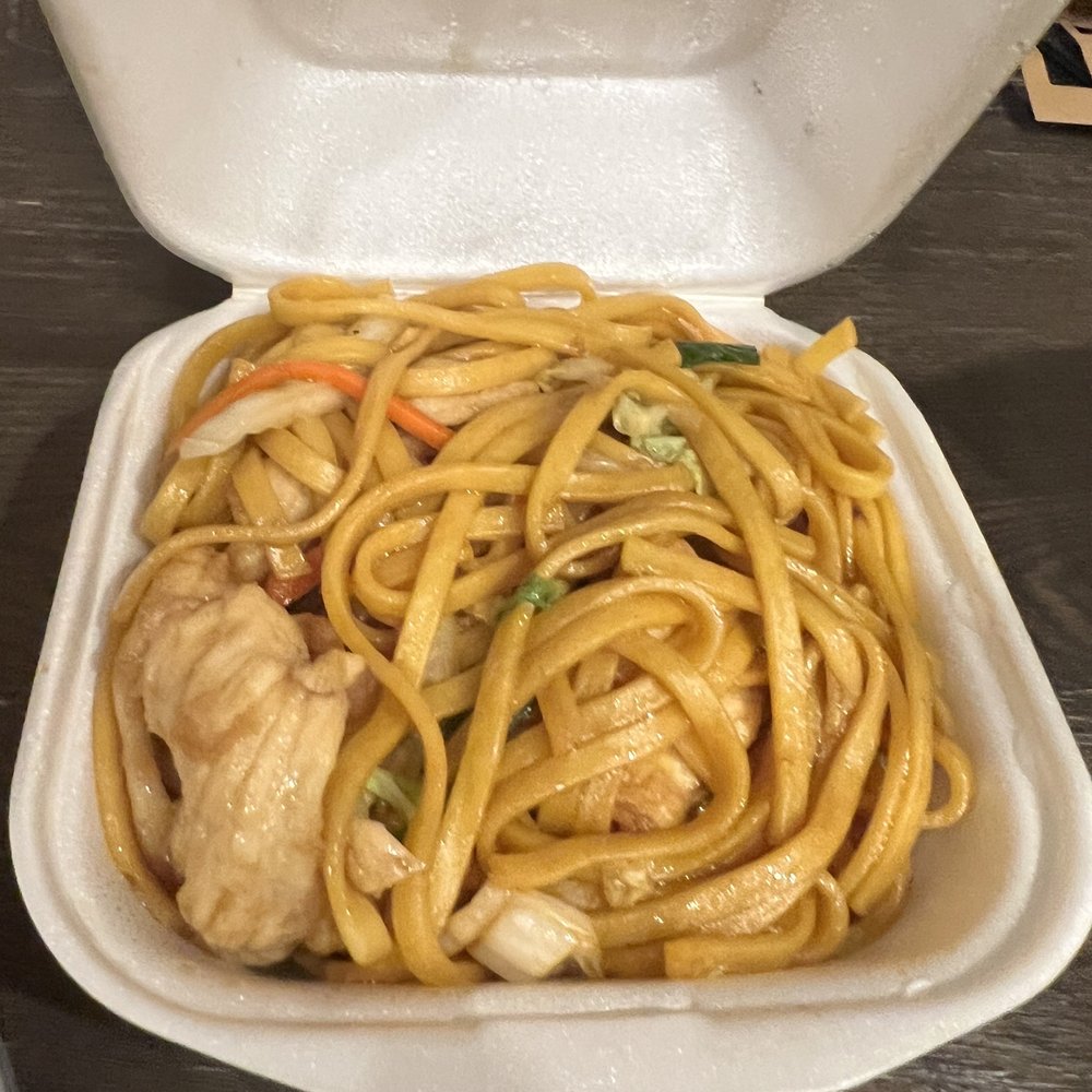 Lin's Cafe II - Chicken and broccoli with noodles - Chinese Near Me - Leander, Texas Lin's Cafe II - Chicken and broccoli with noodles - Chinese Near Me - Leander, Texas