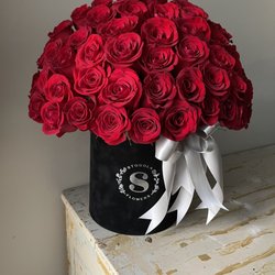 Stodola Flowers - Beautiful red roses in the box!