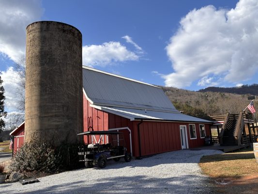 Tiger Mountain Vineyards & Wedding Venue by null