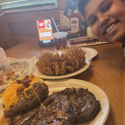 Texas Roadhouse - Steak and blooming onion