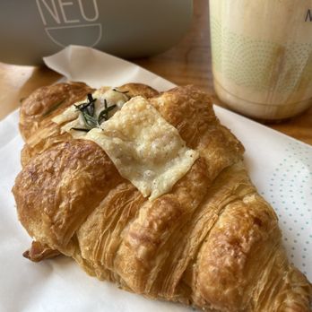 NEO COFFEE BAR KING X SPADINA - Cheddar cheese croissant - Coffee & Tea Near Me - Toronto, Ontario NEO COFFEE BAR KING X SPADINA - Cheddar cheese croissant - Coffee & Tea Near Me - Toronto, Ontario
