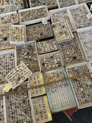 Feira da Ladra by null