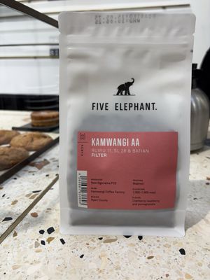 Five Elephant by null