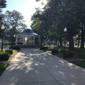 Central Park - Gazebo in the middle of the park - Parks Near Me - Fairfield, Iowa