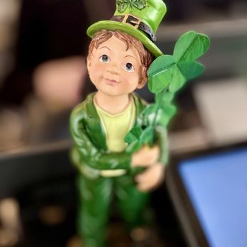Darien Diner - St Patrick's Day Decor - Diners Near Me - Darien, Connecticut