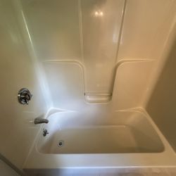 Sudz Home Cleaners - Cleaned Shower/tub