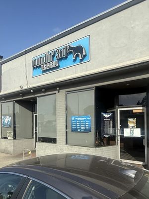 Roundin' 3rd Sports Bar & Grill by null