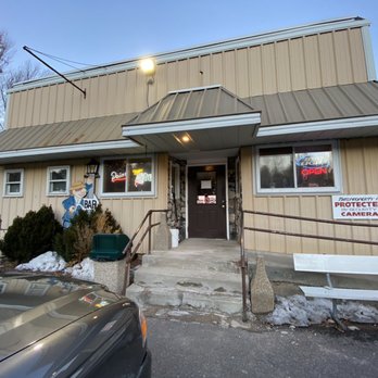 Lisa's at Lakeside - the front of the restaurant - Bars Near Me - Hatley, Wisconsin