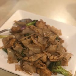 Panang Thai Cuisine - Drunken Noodles with tofu and chicken