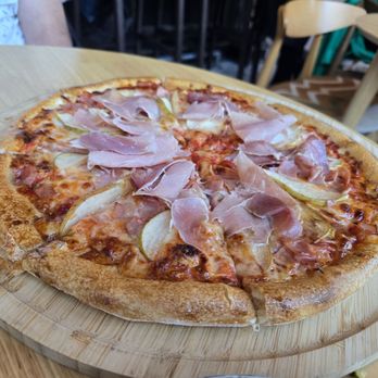 Flora King - Barcelona pizza - Argentine Near Me - San Francisco, California
