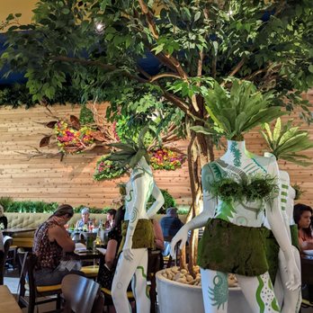Hugo's Invitados - Tres Hombres? - Seafood Near Me - Irving, Texas