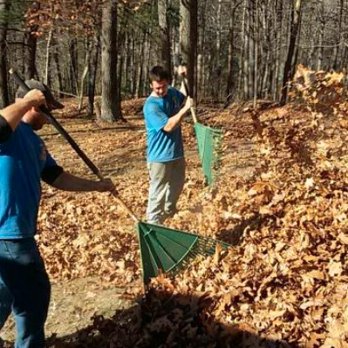 Sunnyside Lawn Care - two men cleaning leaves - Snow Removal Near Me Sunnyside Lawn Care - two men cleaning leaves - Snow Removal Near Me