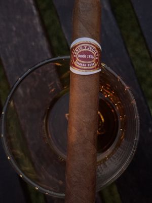 J&J La Casa del Habano Cabo by null