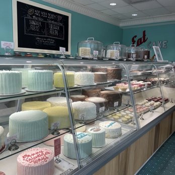 SusieCakes - Studio City - Inside. Display of freshness that you can taste, see and smell. - Bakeries Near Me - Studio City, California SusieCakes - Studio City - Inside. Display of freshness that you can taste, see and smell. - Bakeries Near Me - Studio City, California