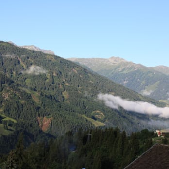 Vital-Landhotel Pfleger - Blick vom Balkon Richtung Italien - Food Near Me - Anras, 7 Vital-Landhotel Pfleger - Blick vom Balkon Richtung Italien - Food Near Me - Anras, 7