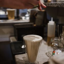 Charts Café