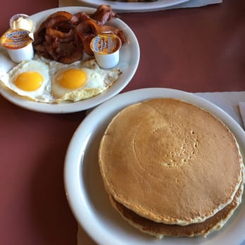 Doug's Place - Breakfast & Brunch Near Me - Castro Valley, California