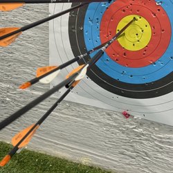 South Bay Archery Lessons - My brother hit a Robbin Hood!