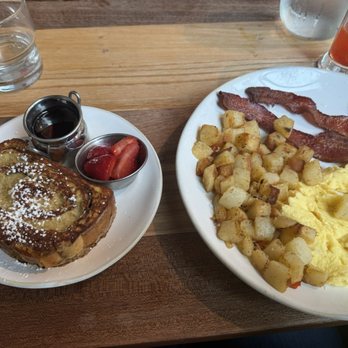 HomeGrown Kitchen - Liberty  - Cinnamon Swirl French Toast - Breakfast & Brunch Near Me - Liberty, Missouri