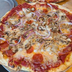 Wiseguy Pizza Pie - Wiseguy with garlic substituted for olives