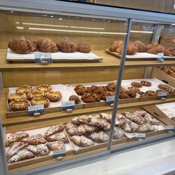 Paris Baguette - Croissant - Bakeries Near Me - Commack, New York