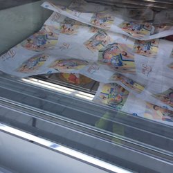 Café Kaiser - So einfach wird das Eis in dem Café abgedeckt. Von Hygiene hat man wohl nix gehört. Nach zwei Jahren findet man wieder was, ohne Worte.