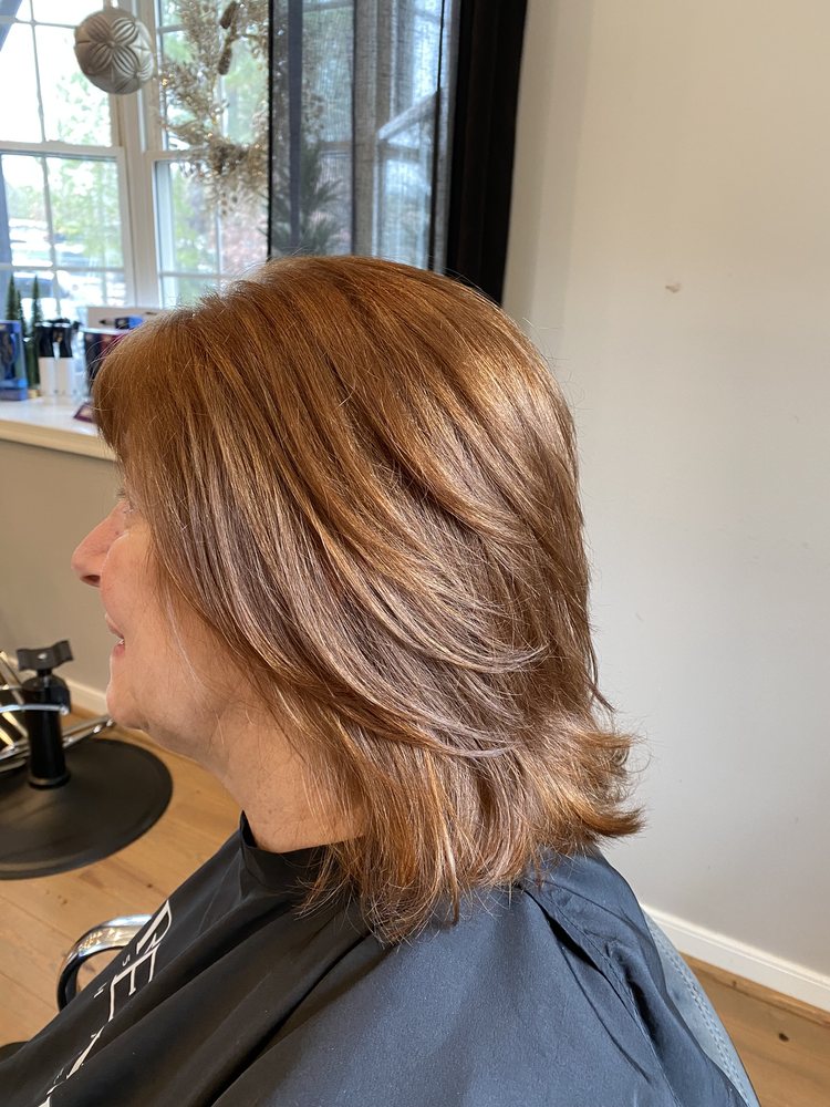 Mirrors on the wall Logo