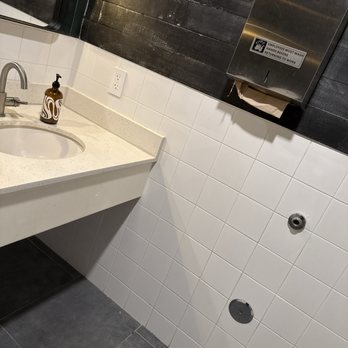 Rise Cafe - Bathroom - Coffee & Tea Near Me - Honolulu, Hawaii