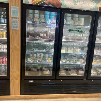 La Diperie - Cake fridge - Ice Cream & Frozen Yogurt Near Me - St. Petersburg, Florida