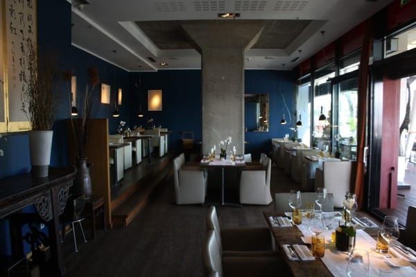 am kai | restaurant. seafood. drinks. elbblick by null
