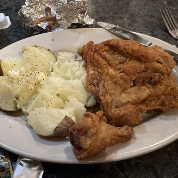 Leo's Italian Restaurant - Broasted chicken - Italian Near Me - Oelwein, Iowa Leo's Italian Restaurant - Broasted chicken - Italian Near Me - Oelwein, Iowa