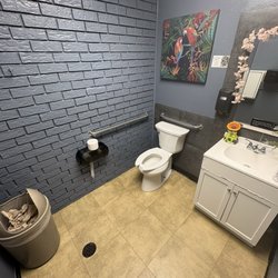 Taqueria El Eden - Clean restroom