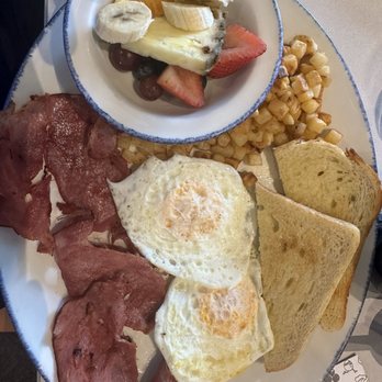 De Dutch - Dutchman's platter with debakon - Breakfast & Brunch Near Me - Vancouver, British Columbia