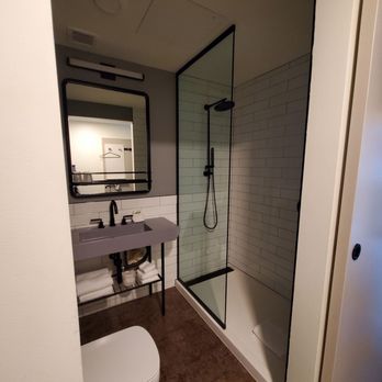 Moxy Portland Downtown - Bathroom - Hotels Near Me - Portland, Oregon Moxy Portland Downtown - Bathroom - Hotels Near Me - Portland, Oregon