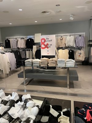 H&M by null