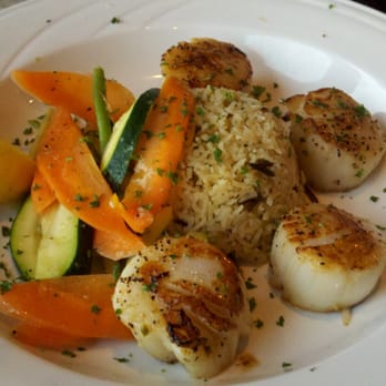 Tidal Raves - Scallops and roasted veggies. Yum! - New American Near Me - Depoe Bay, Oregon