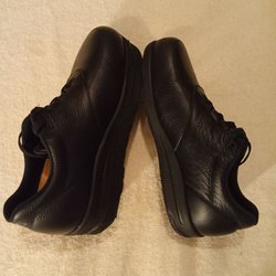 Cesar's Shoe World - Notice the 3/4" shoe lift.
